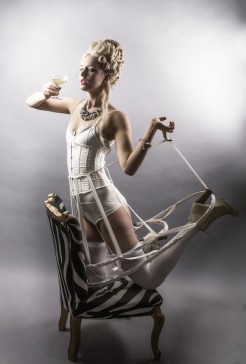 Anya Anastasia's TORTE E MORT Songs of Cake and Death_IMG2_LR